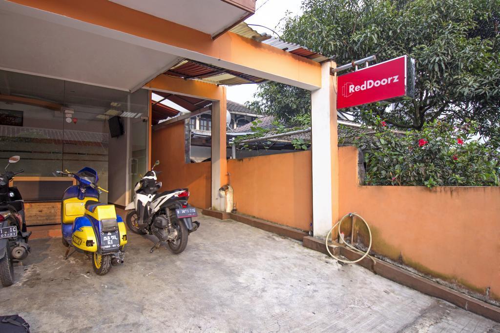 Reddoorz Syariah Near Btc Fashion Mall Бандунг Екстериор снимка